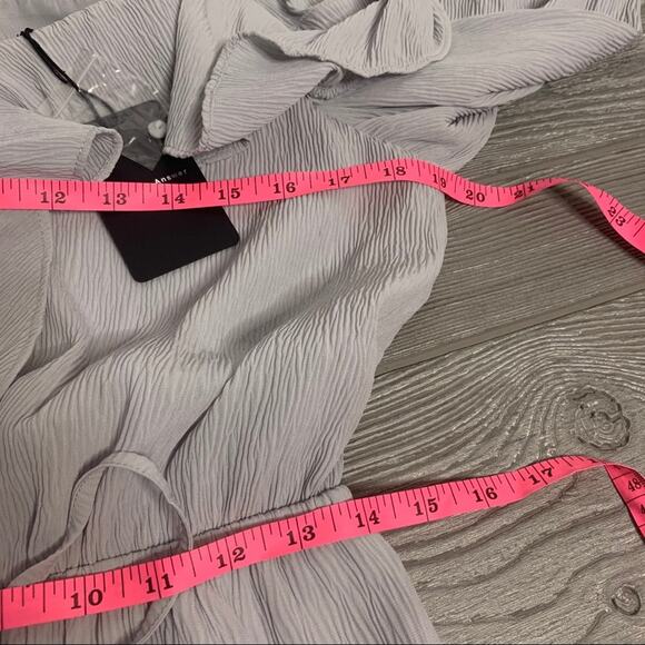 NWT JOA ruffle cold shoulder romper - Picture 8 of 9